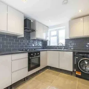  Holiday home 30a Mortlake United Kingdom